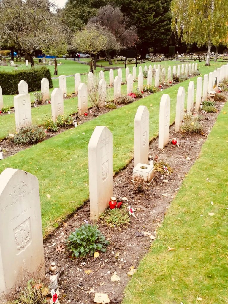 SPRAWOZDANIE Z WIZYTY NA CMENTARZU