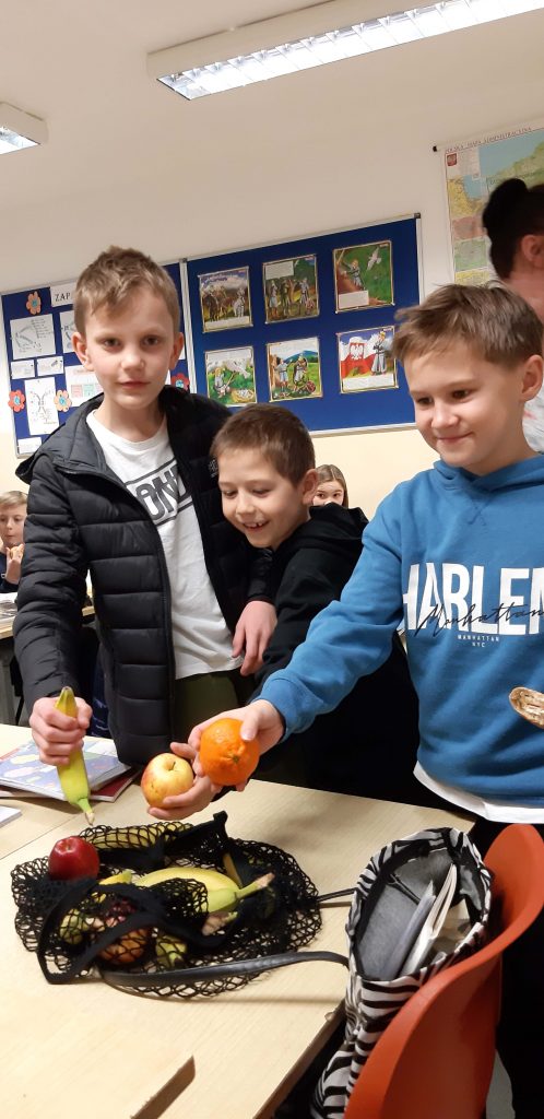 Świeże owoce dla ucznia!