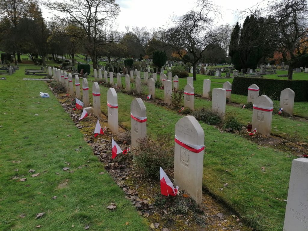 Wyjście uczniów  na cmentarz w Northwood