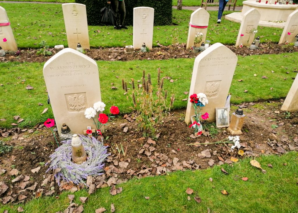 Czcimy pamięć o polskich lotnikach – z wizytą na cmentarzu Northwood.
