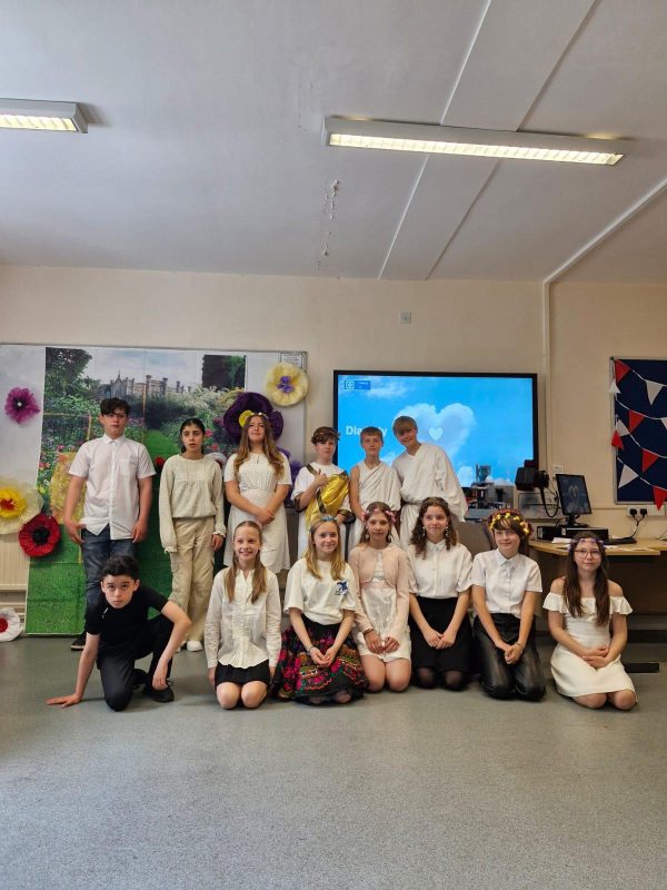 Wzruszająca uroczystość w klasie 6a – Dzień Mamy i Taty