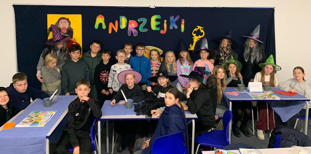 Andrzejki w naszej szkole – tradycja i świetna zabawa