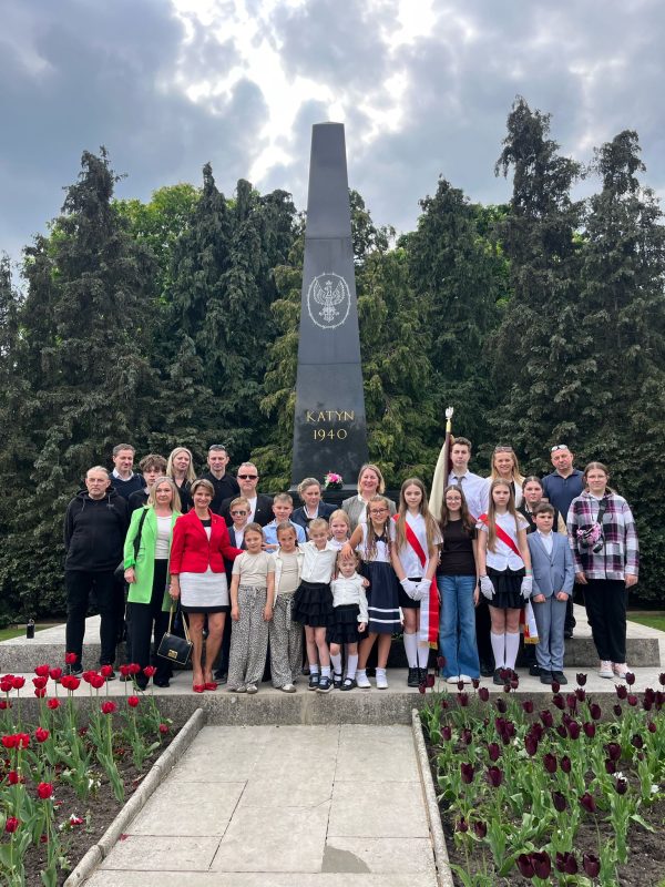 Uroczystości z okazji 85. rocznicy Mordu Katyńskiego pod Pomnikiem Katyńskim