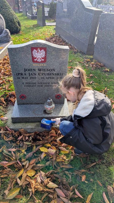 Akcja Znicz 2025 – Polacy w Londynie pielęgnują pamięć o swoich rodakach na Gunnersbury