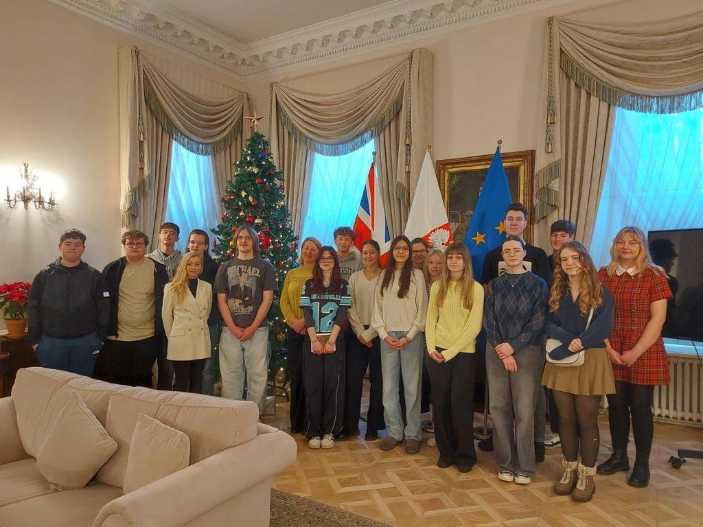 Licealiści zwiedzają Ambasadę RP w Londynie